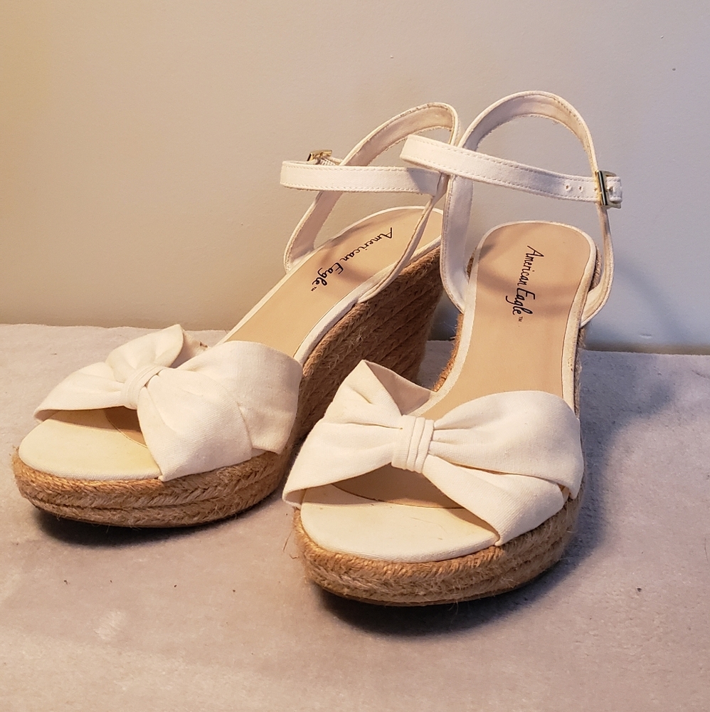 American Eagle white spring wedges